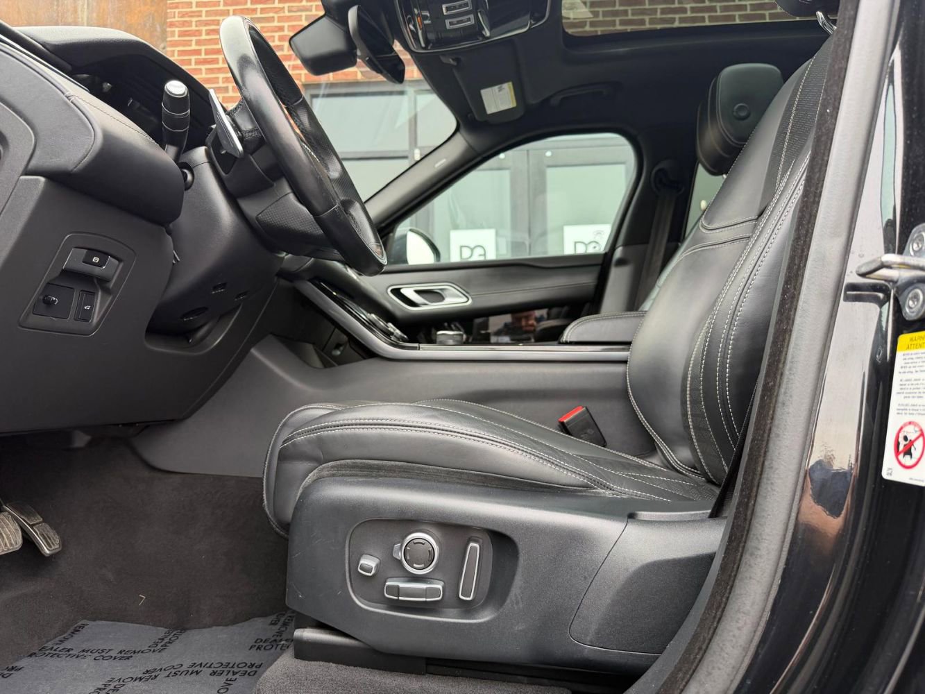 Used 2018 Land Rover Range Rover Velar R-Dynamic HSE image 22