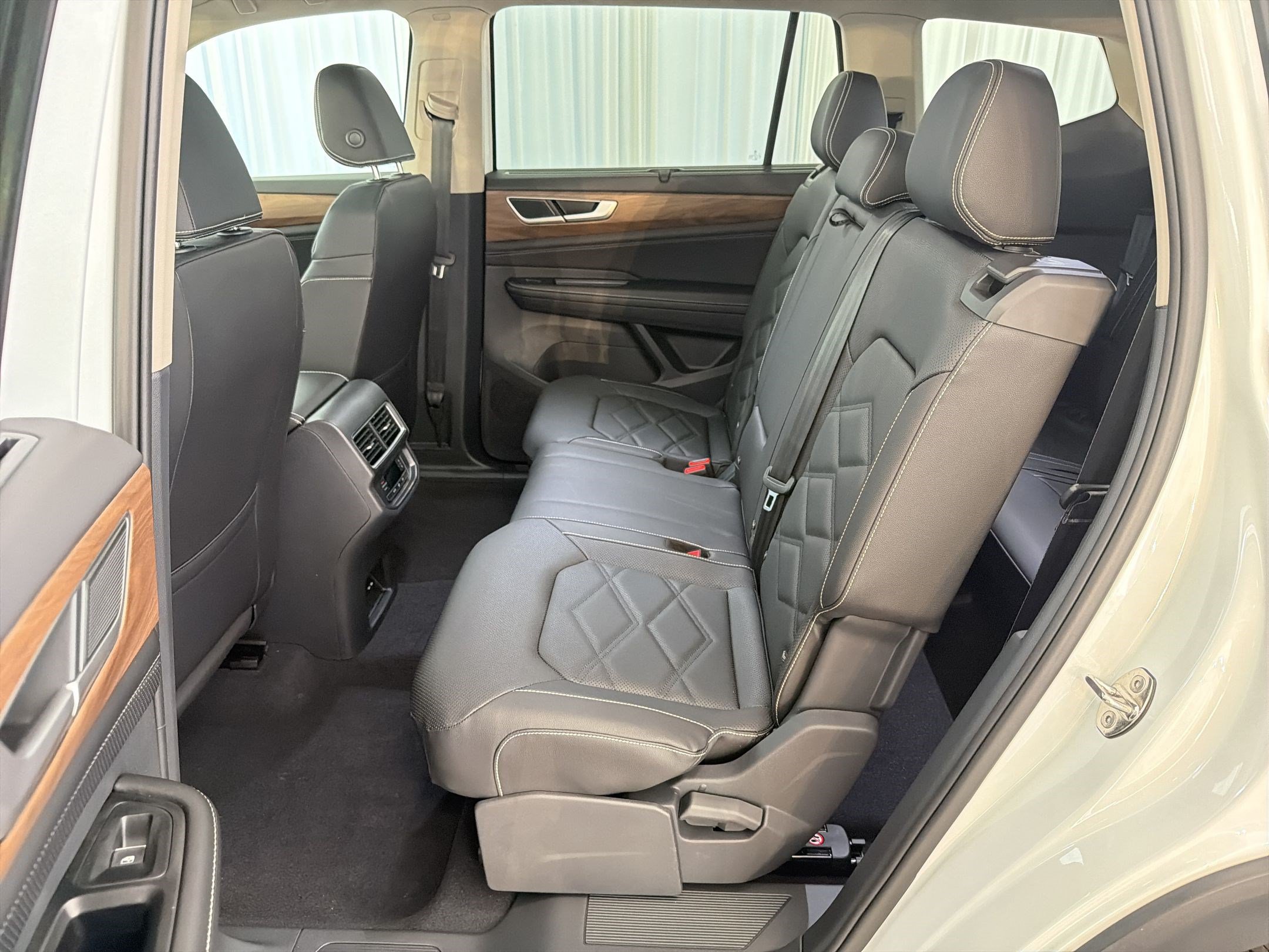 New 2026 Volkswagen Atlas SE FWD image 15