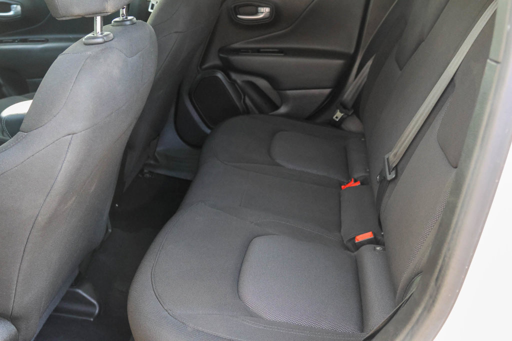 Used 2023 Jeep Renegade Latitude AWD/4WD image 13
