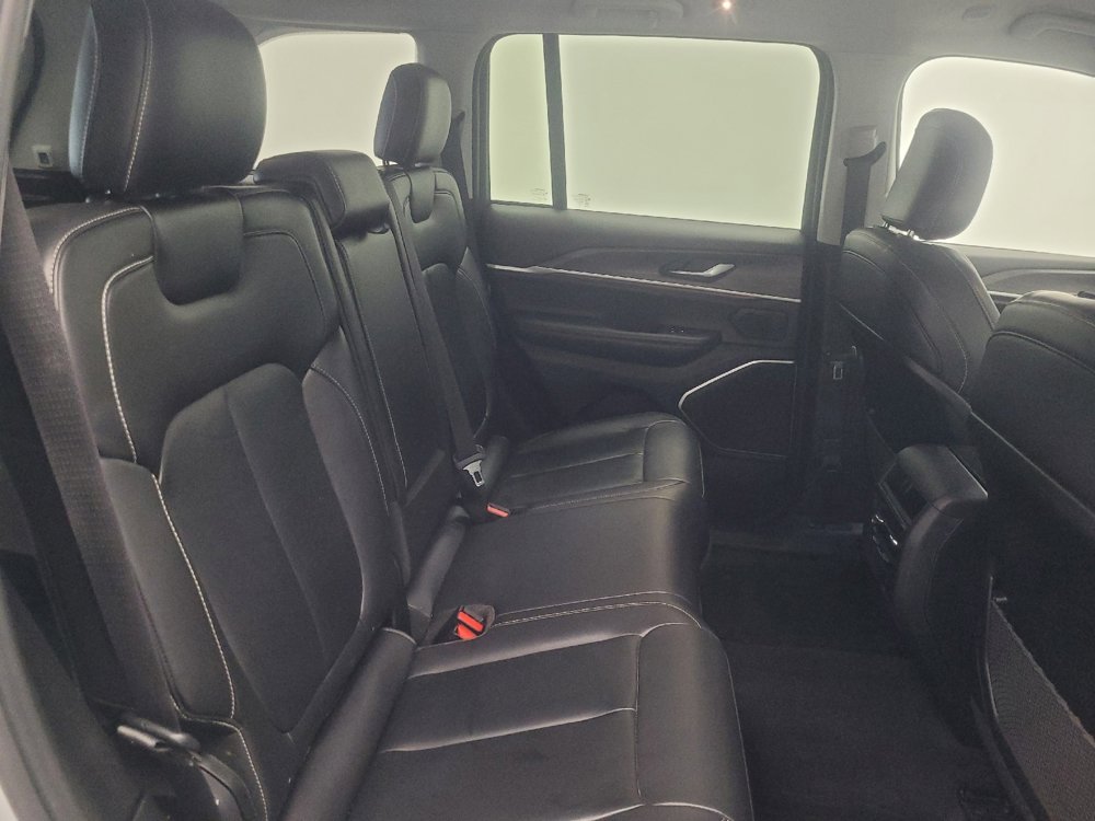 Used 2022 Jeep Grand Cherokee Limited image 19