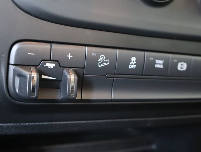 Used 2018 RAM 2500 Tradesman w/ Chrome Appearance Group AWD/4WD image 39