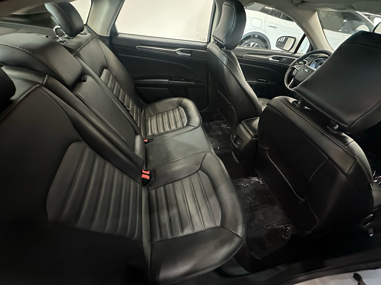 Used 2017 Ford Fusion SE w/ Fusion SE Technology Package image 14