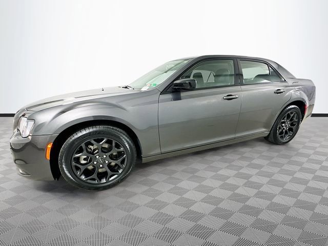 Used 2022 Chrysler 300 Touring w/ Sport Appearance Package image 4
