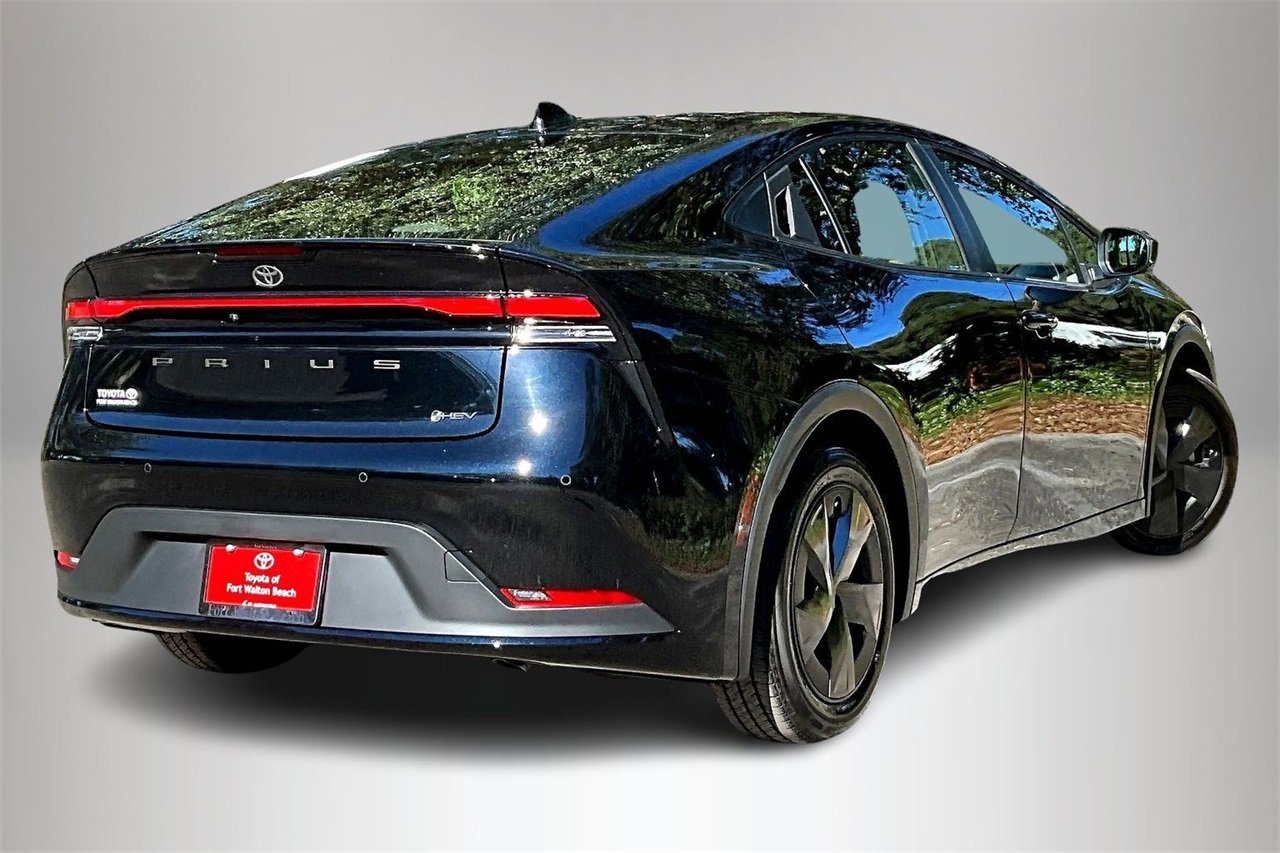 Used 2026 Toyota Prius LE image 5