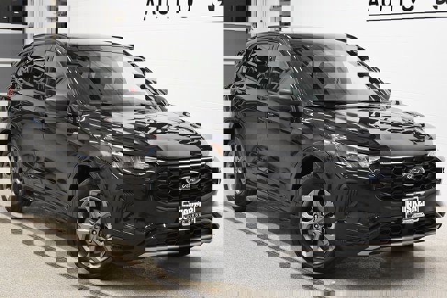 Used 2023 Ford Escape ST-Line image 1