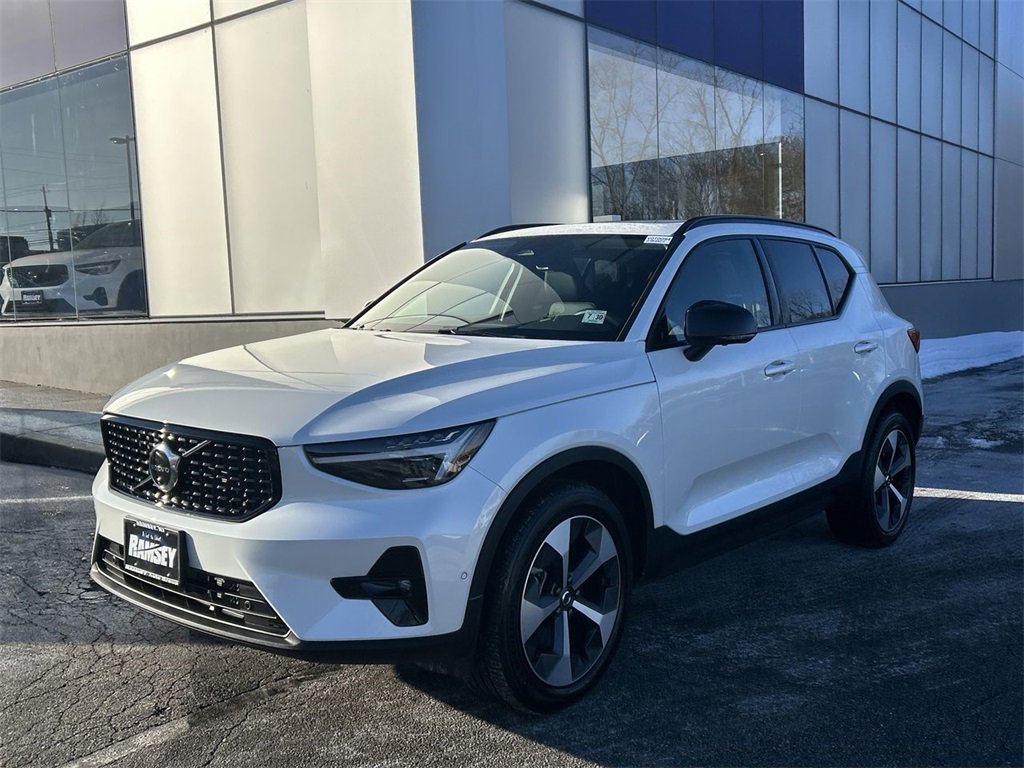 New 2026 Volvo XC40 B5 Plus w/ Protection Package Premier