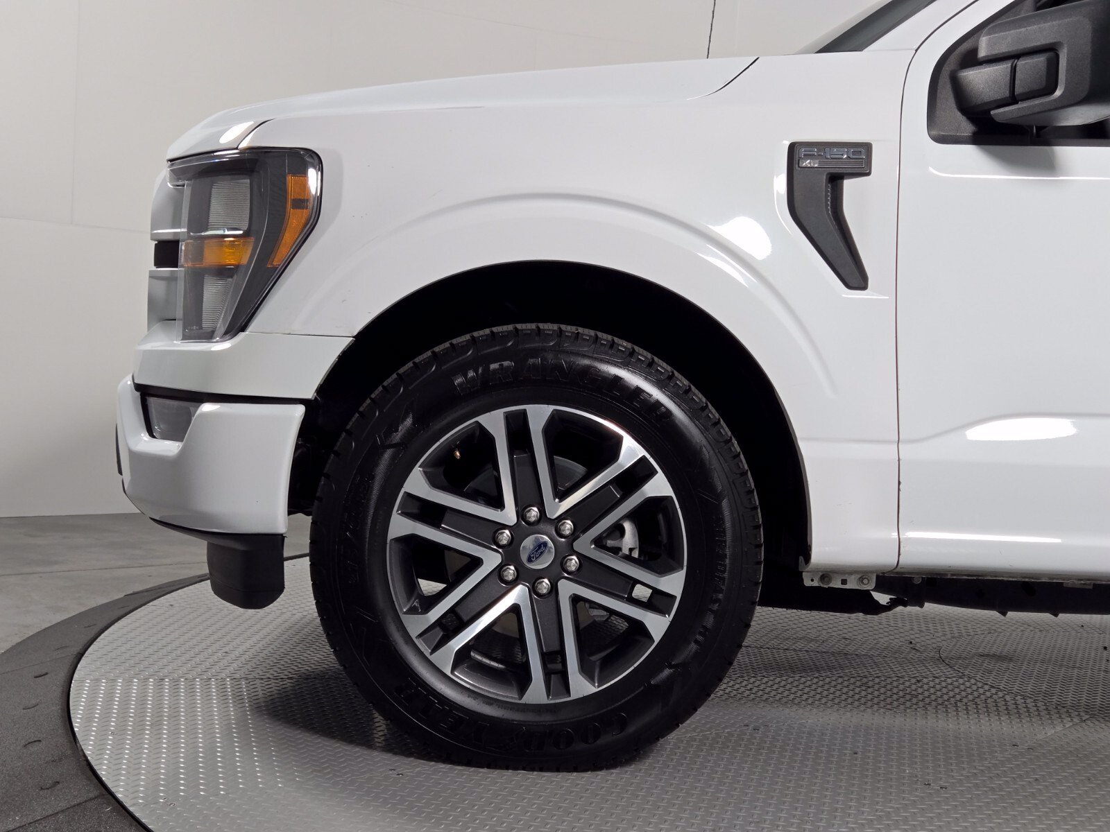 Used 2023 Ford F150 XL w/ STX Appearance Package RWD image 9