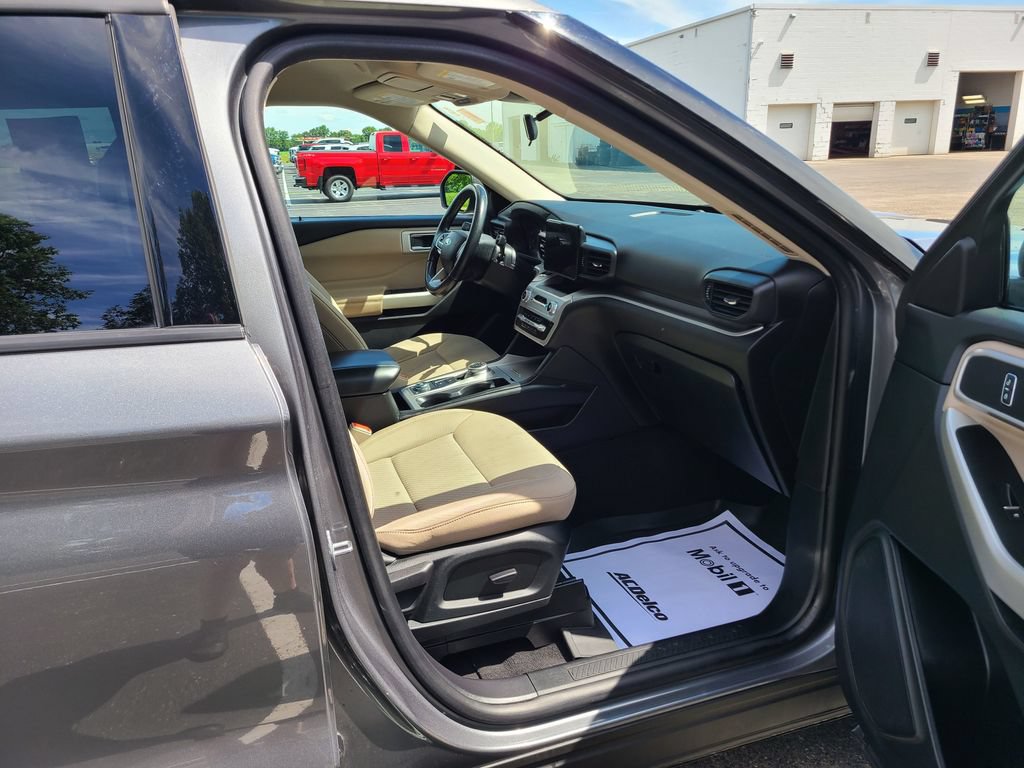 Used 2022 Ford Explorer XLT AWD/4WD image 12