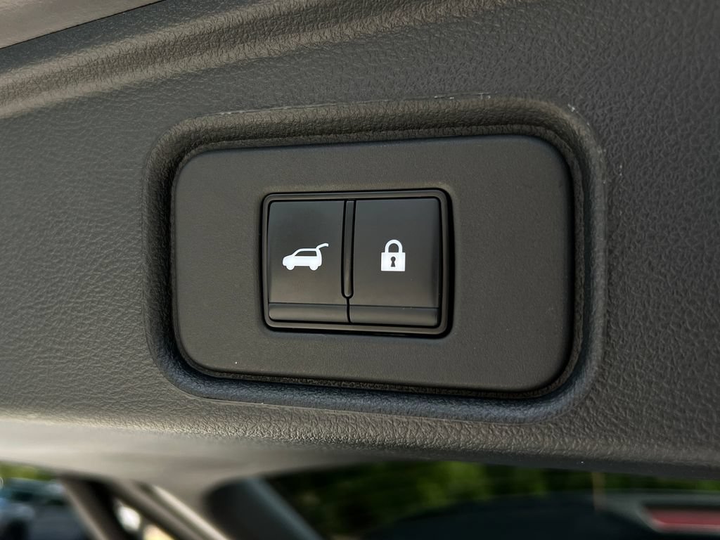 Used 2025 Nissan Pathfinder SL FWD image 20