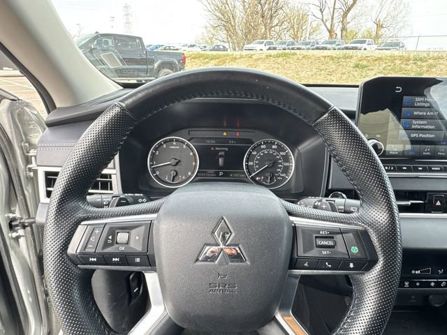 Used 2024 Mitsubishi Outlander SE Black Edition image 12