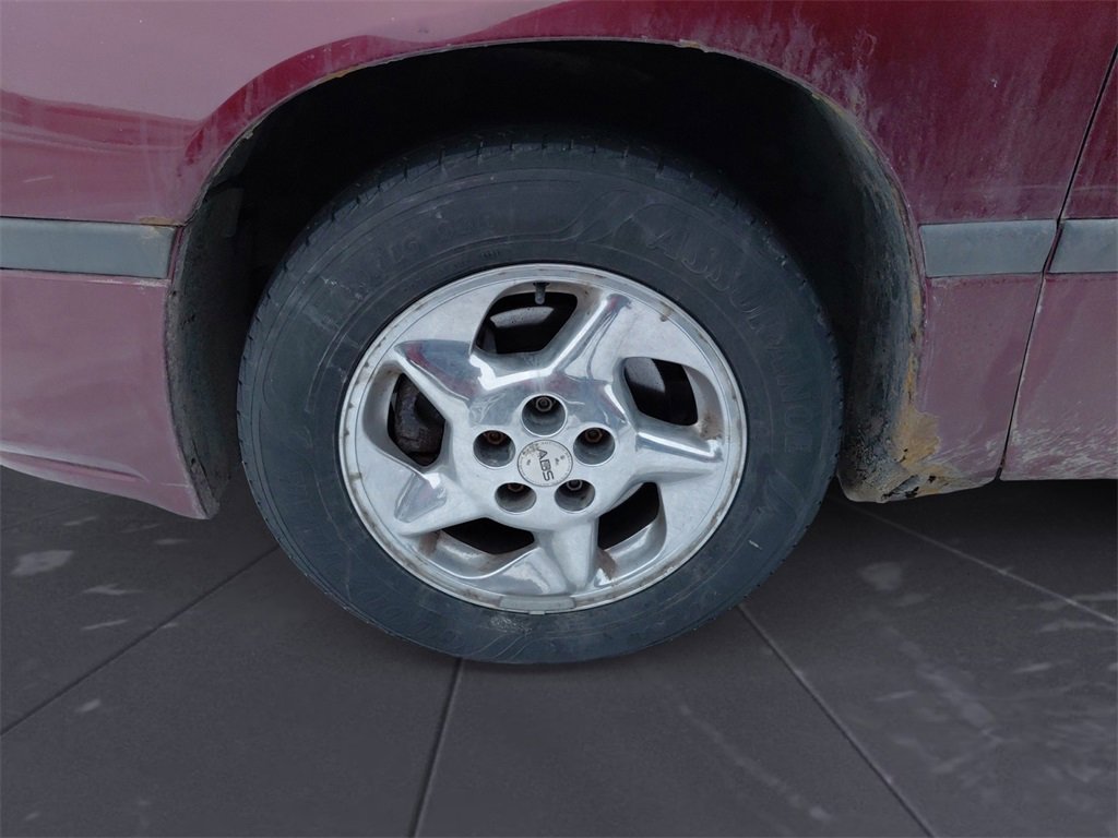 Used 2001 Chevrolet Impala Base w/ Preferred Equipment Group image 10