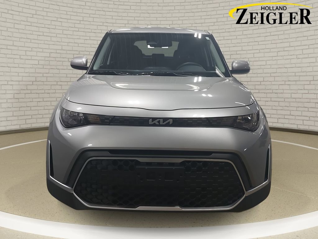 Used 2025 Kia Soul LX w/ LX Technology Package image 2