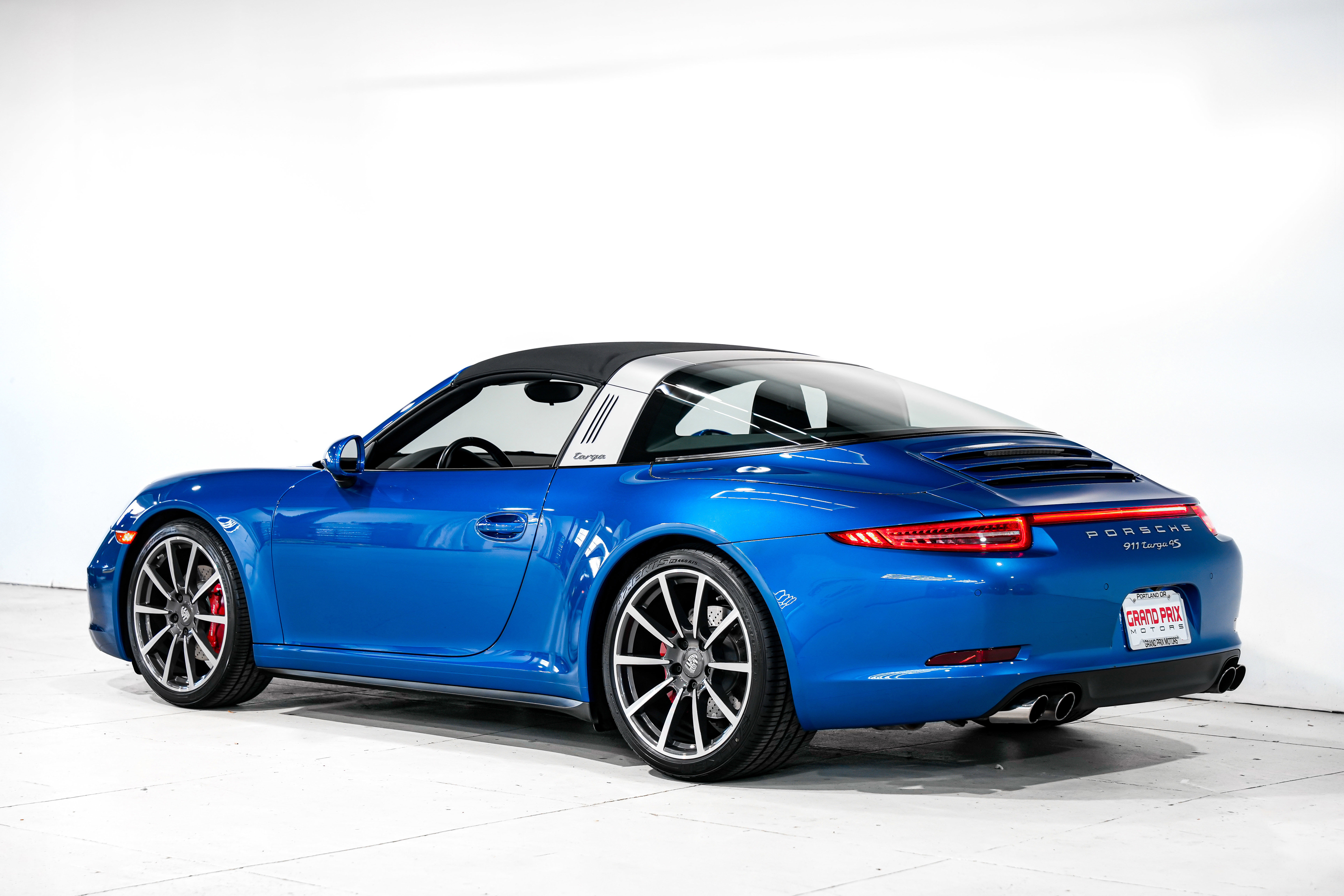Used 2015 Porsche 911 Targa 4S image 8