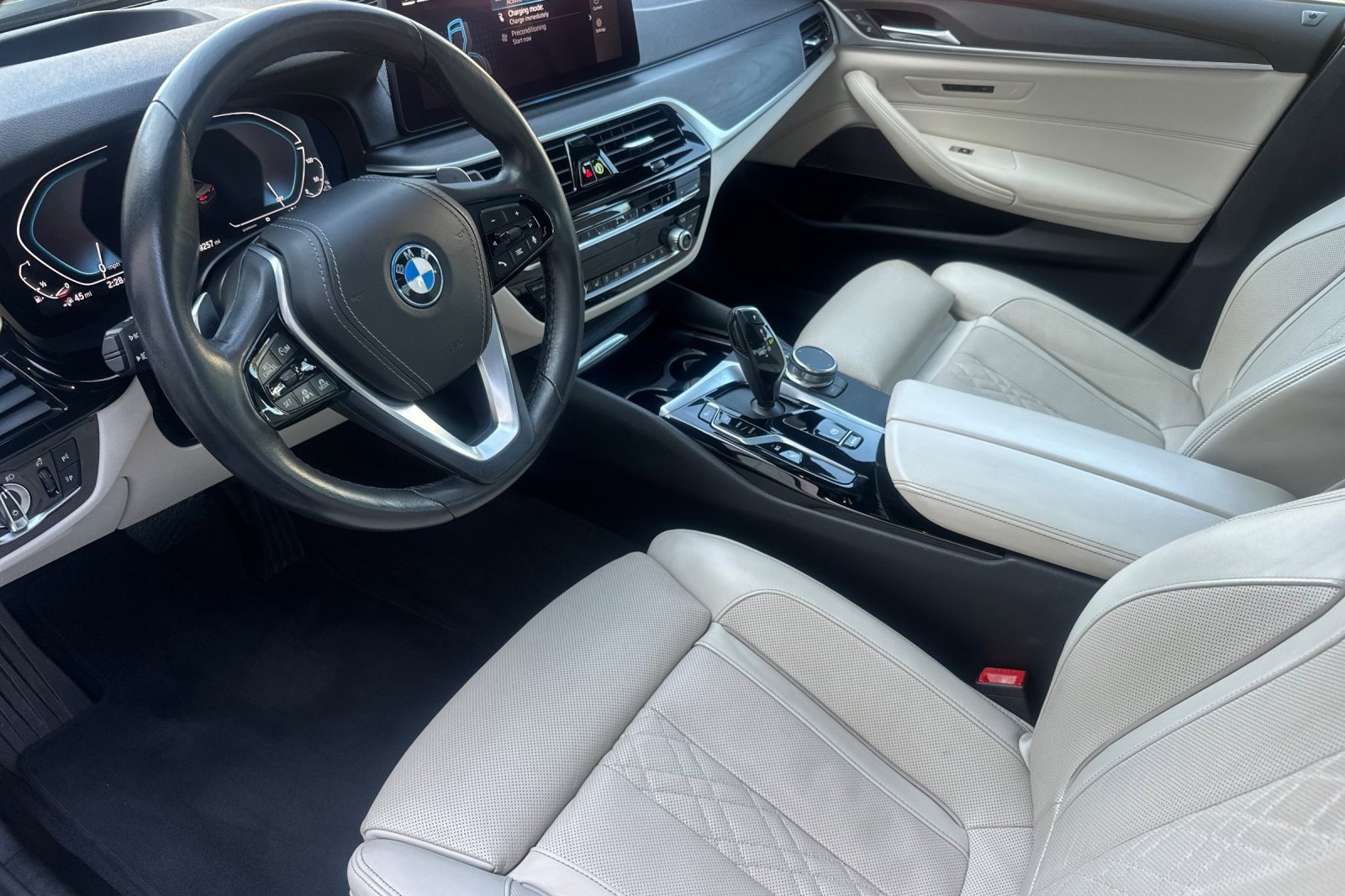 Certified 2023 BMW 530e xDrive w/ Executive Package image 11