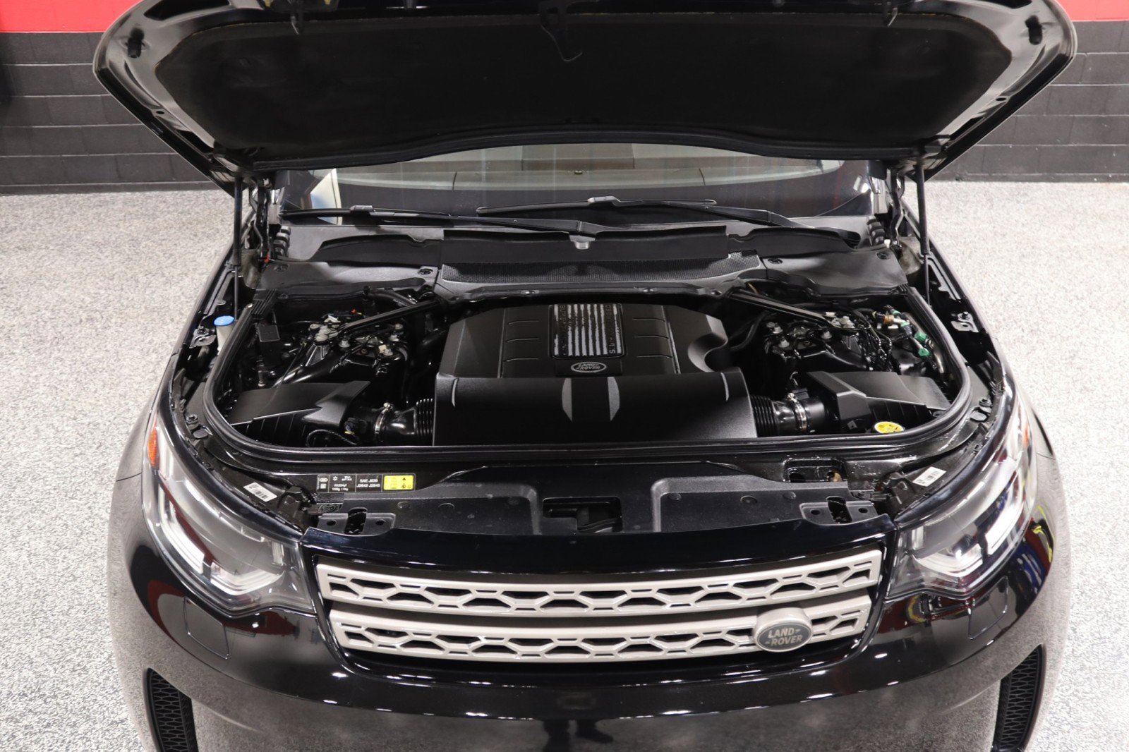 Used 2020 Land Rover Discovery HSE image 14