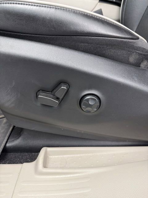 Used 2022 Chrysler Pacifica Limited FWD image 35