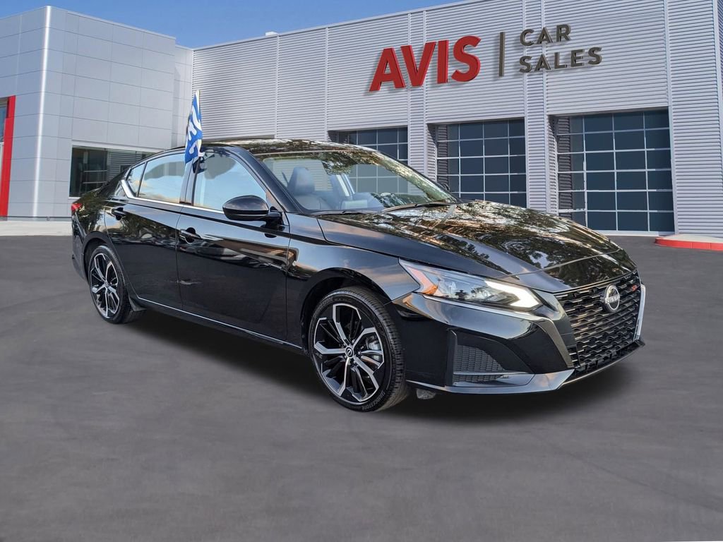 Used 2025 Nissan Altima 2.5 SR image 3