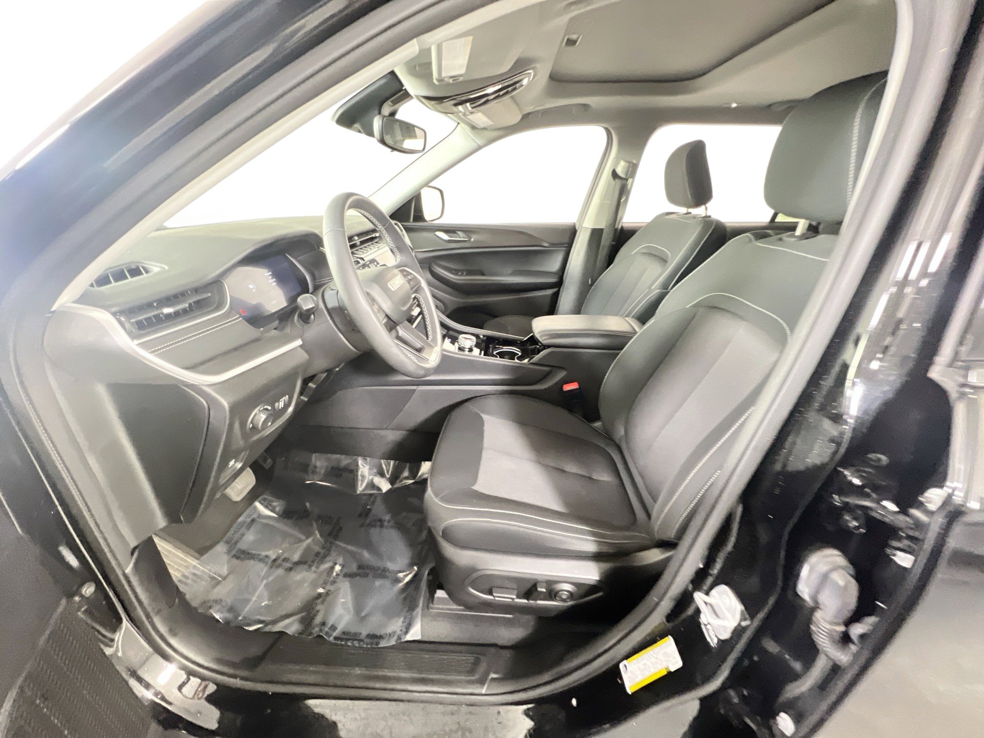 Used 2023 Jeep Grand Cherokee L Laredo AWD/4WD image 19