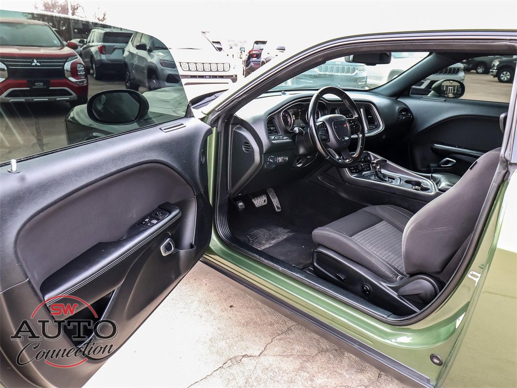 Used 2019 Dodge Challenger SXT image 19