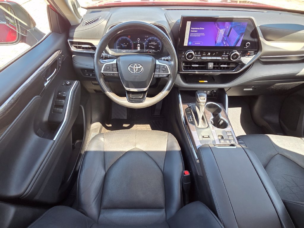 Used 2023 Toyota Highlander Limited FWD image 6