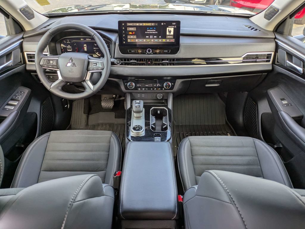 Used 2026 Mitsubishi Outlander SE FWD image 16
