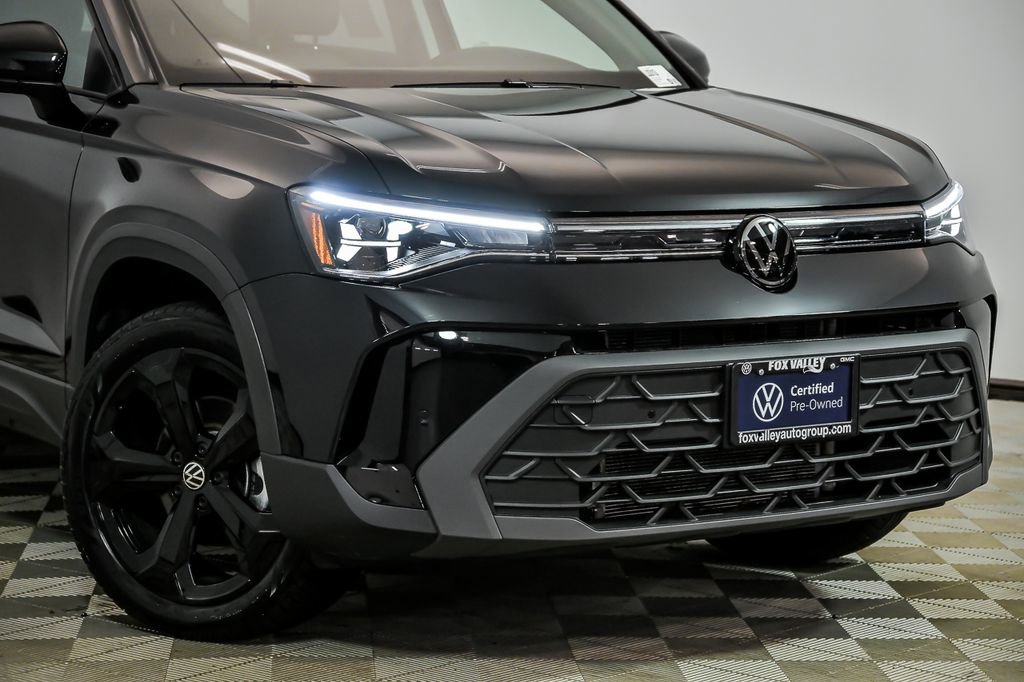 Used 2025 Volkswagen Taos SE AWD/4WD image 2