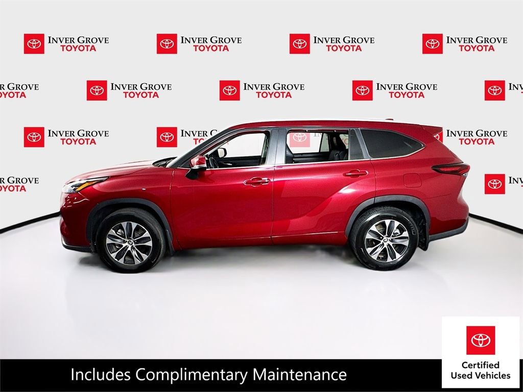 Certified 2025 Toyota Highlander XLE image 9