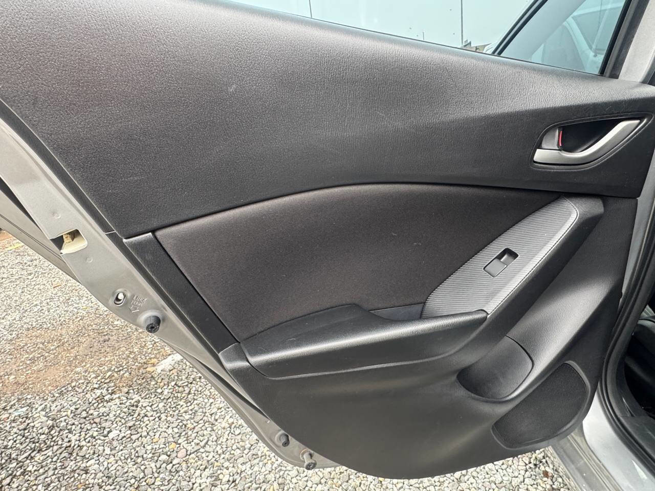 Used 2015 MAZDA MAZDA3 i Touring w/ Technology Package image 23