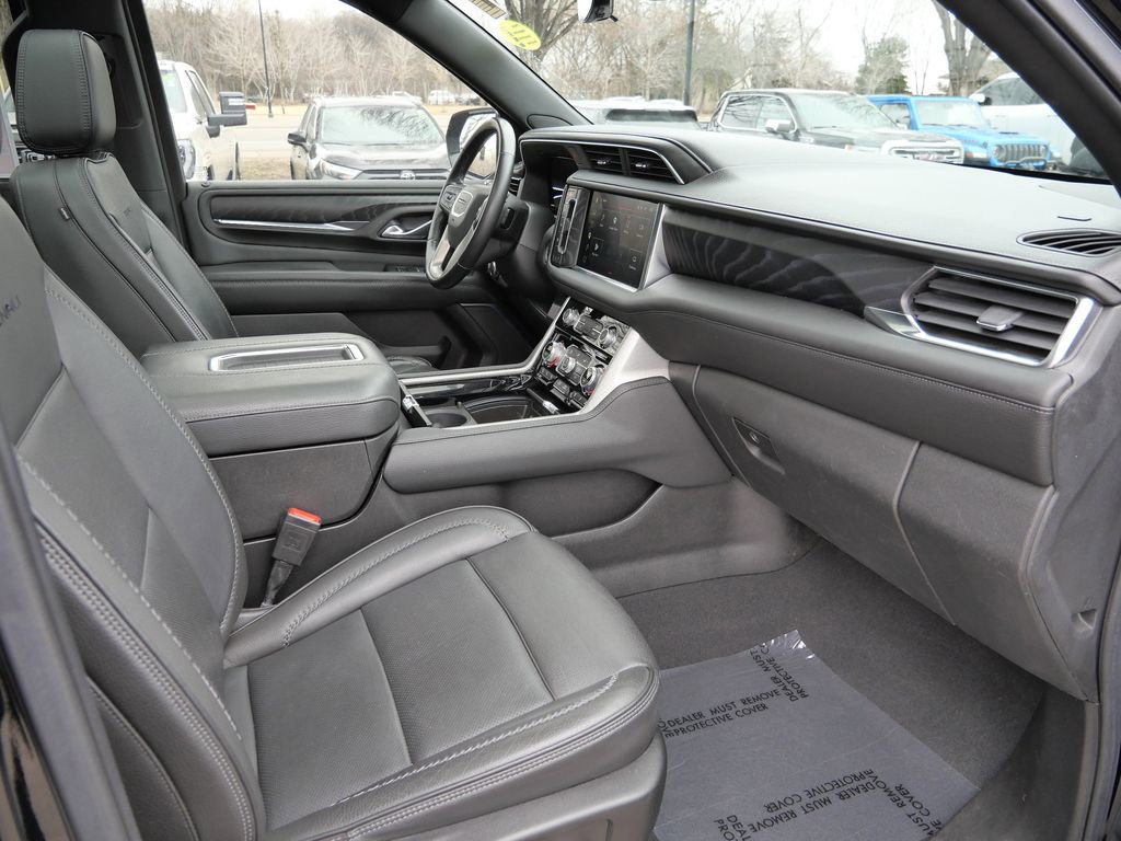 Used 2022 GMC Yukon Denali w/ Denali Premium Package image 17