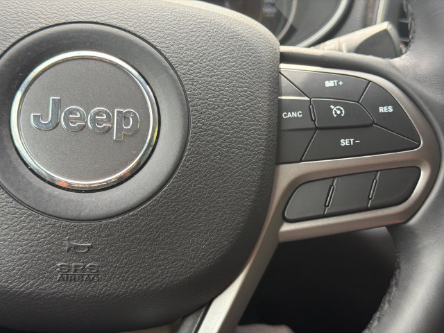 Used 2019 Jeep Cherokee Latitude Plus FWD image 28