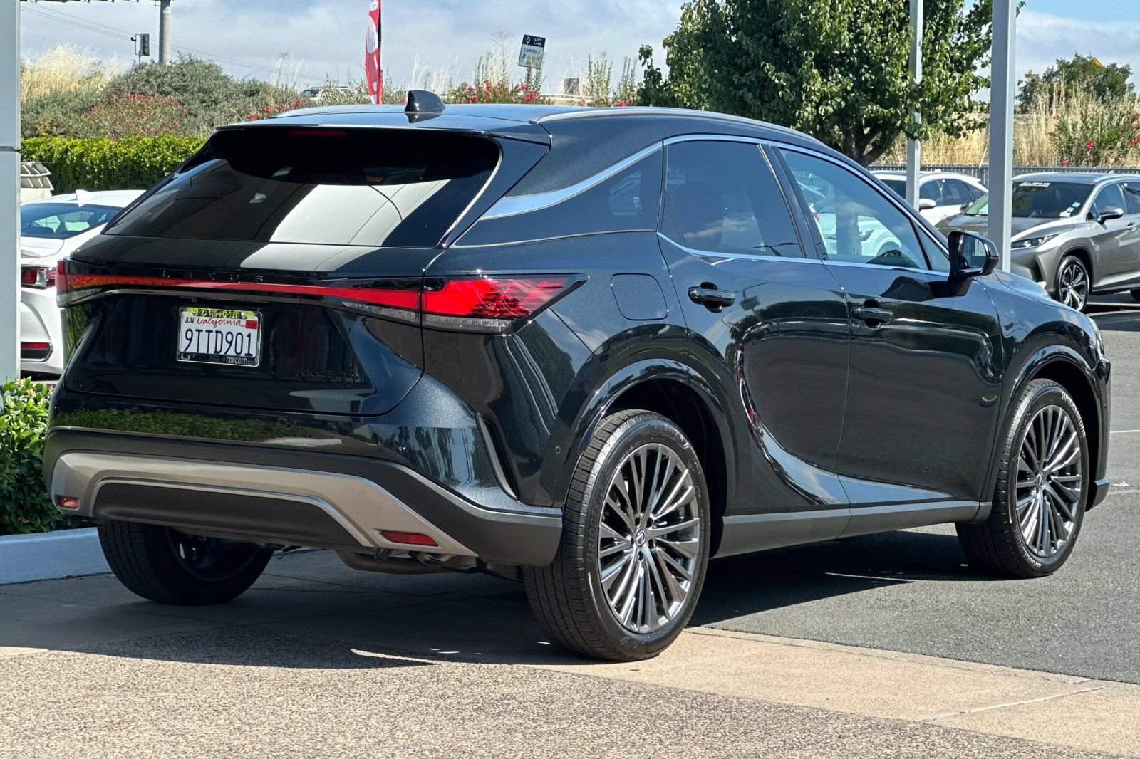 Used 2025 Lexus RX 450h AWD w/ Convenience Package image 4