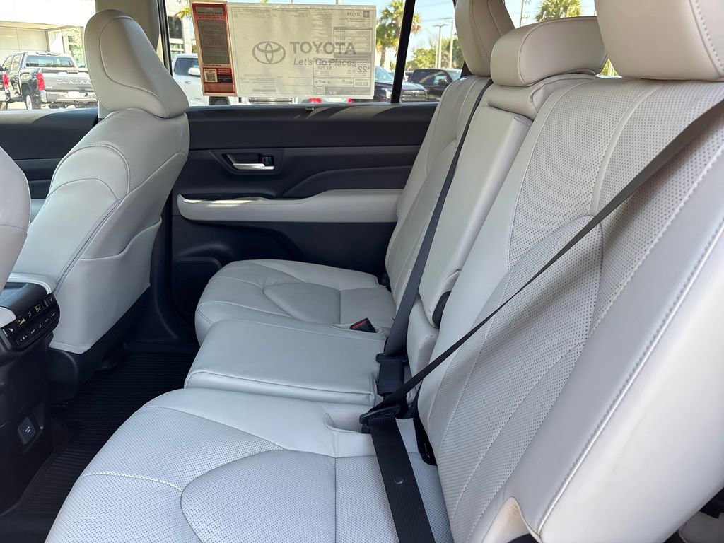 New 2026 Toyota Grand Highlander Limited image 31