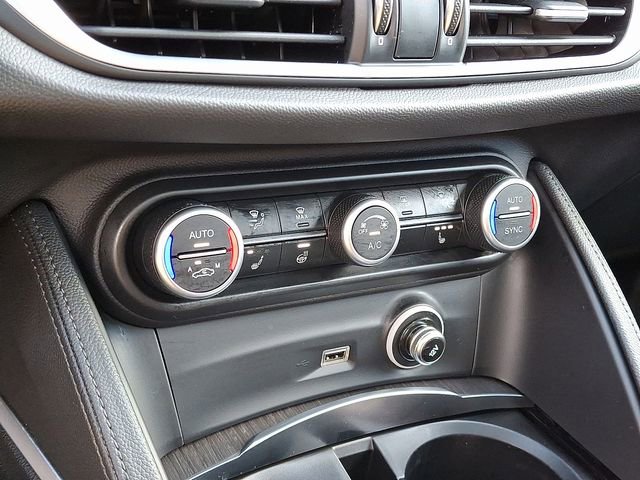 Used 2022 Alfa Romeo Stelvio Ti AWD/4WD image 17