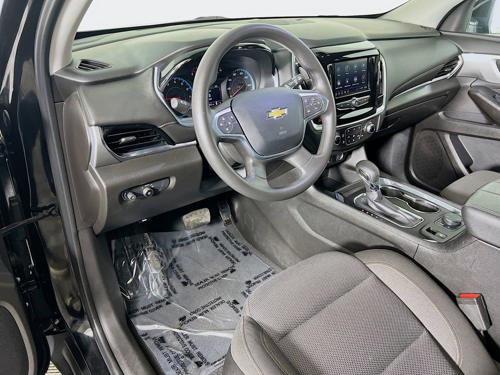 Used 2021 Chevrolet Traverse LS AWD/4WD image 9