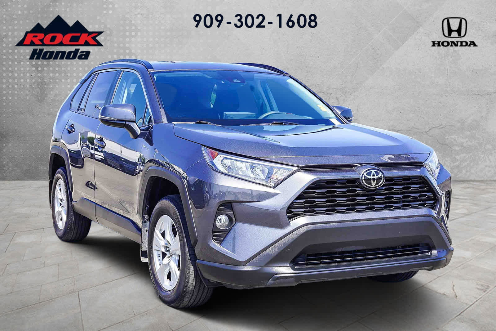 Used 2020 Toyota RAV4 XLE image 3