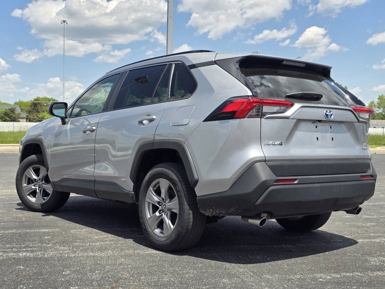Used 2023 Toyota RAV4 LE AWD/4WD image 11