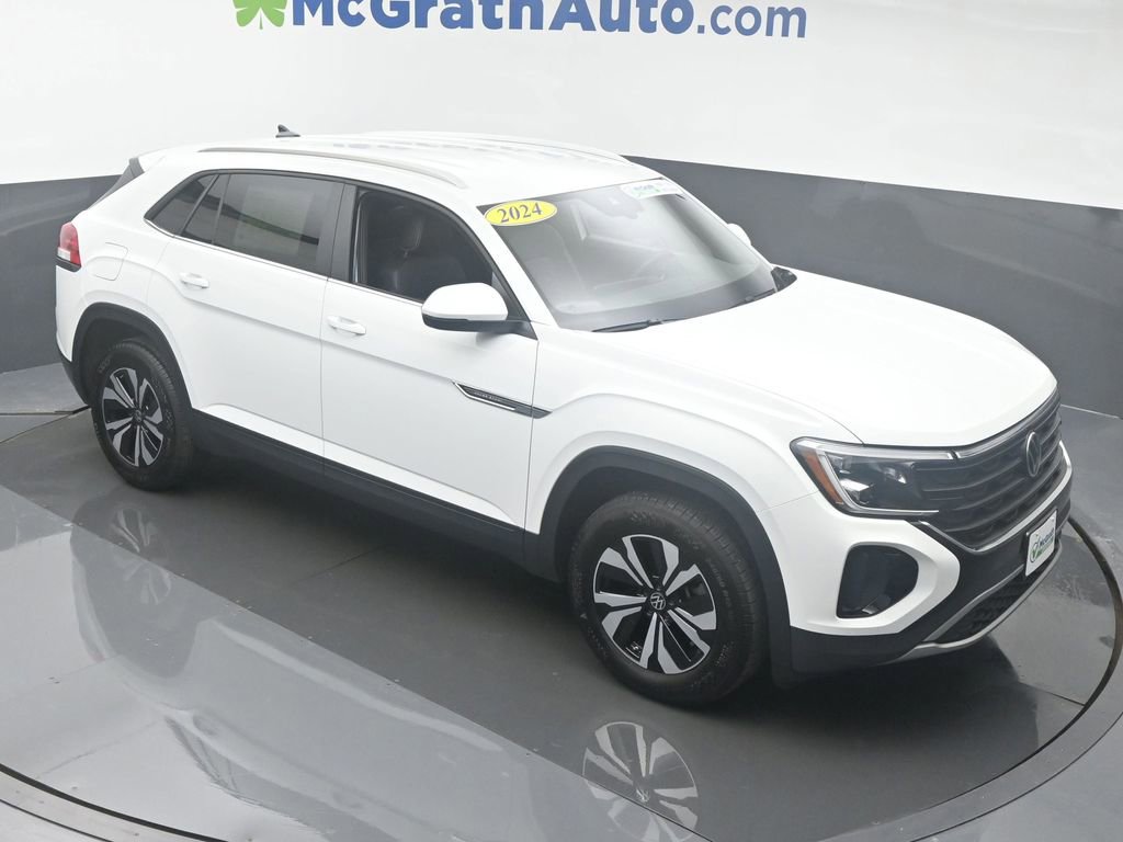Used 2024 Volkswagen Atlas Cross Sport SE image 3
