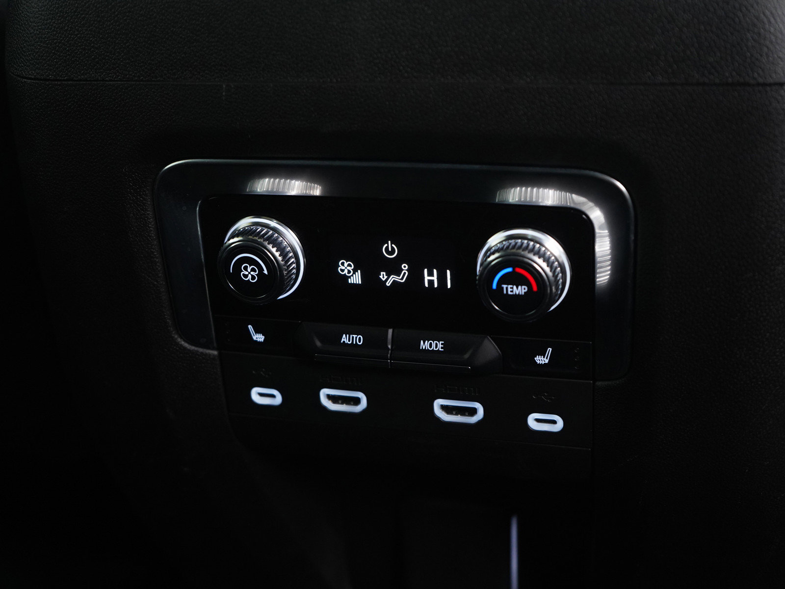 Used 2021 GMC Yukon Denali w/ Denali Premium Package image 18