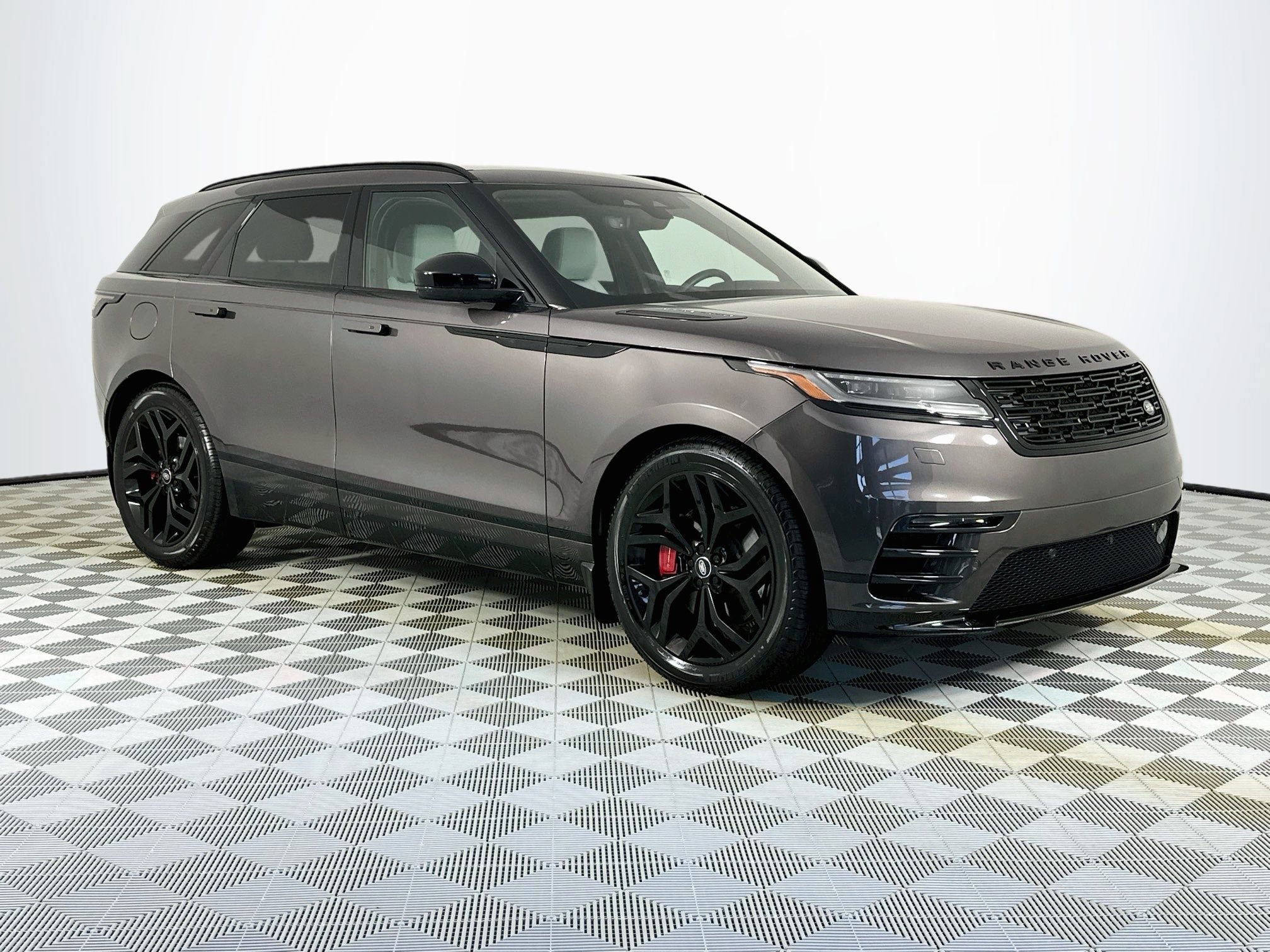 Certified 2024 Land Rover Range Rover Velar Dynamic SE AWD/4WD image 3