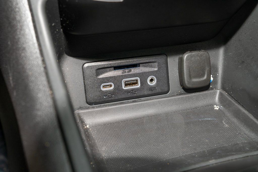 Used 2023 GMC Terrain SLT image 16