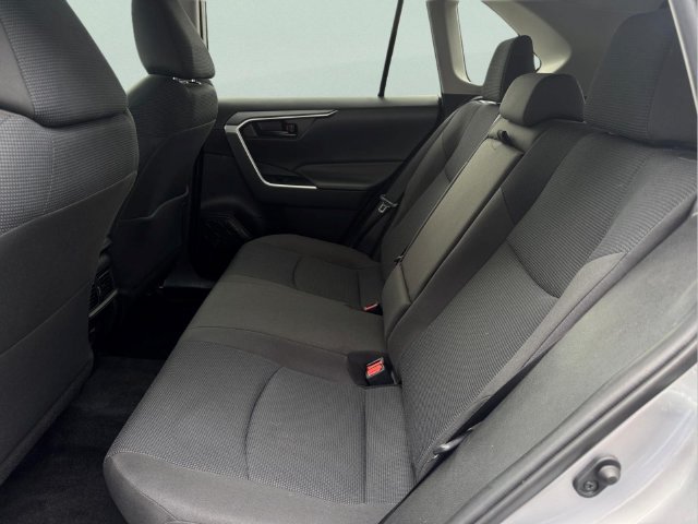 Used 2021 Toyota RAV4 LE AWD/4WD image 11