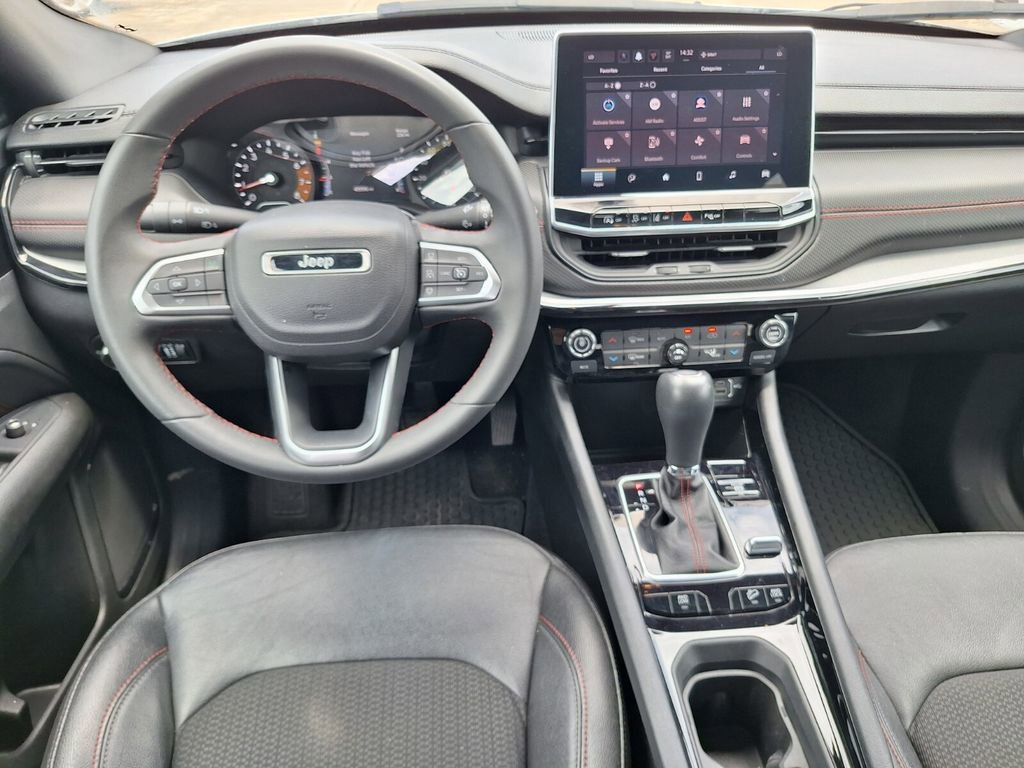 Used 2024 Jeep Compass Trailhawk AWD/4WD image 12