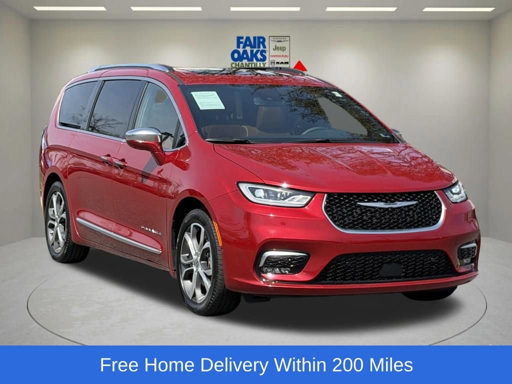 Used 2024 Chrysler Pacifica Pinnacle FWD image 1