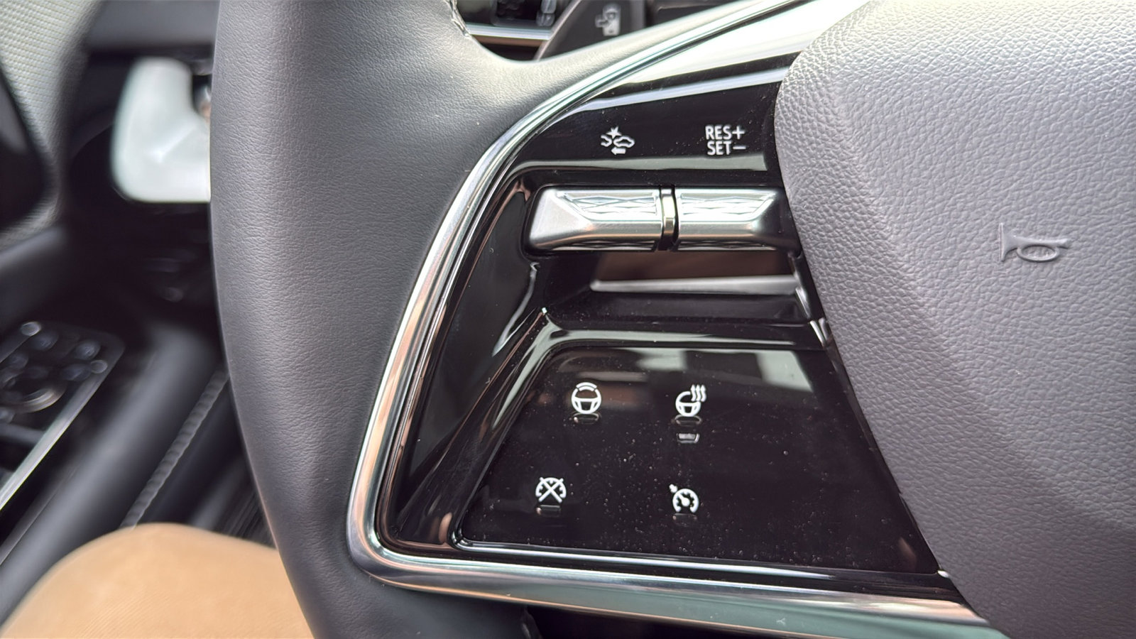 New 2026 Cadillac Optiq Luxury 1 image 15