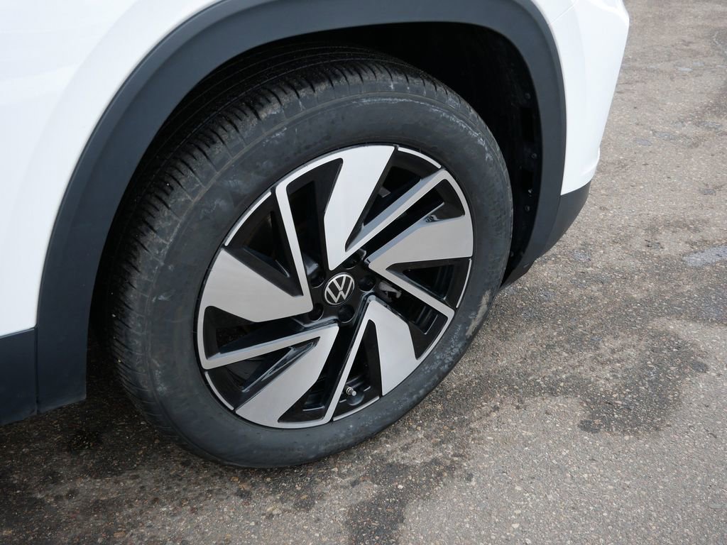 Used 2025 Volkswagen Atlas SE image 9