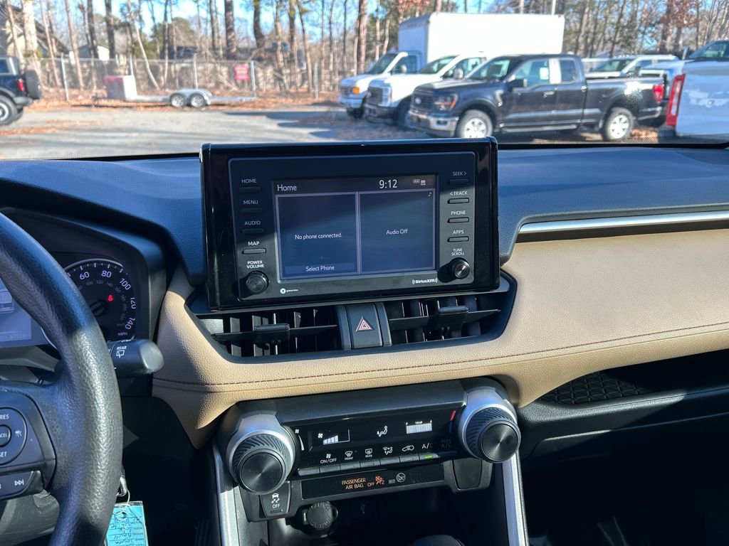 Used 2021 Toyota RAV4 LE image 16