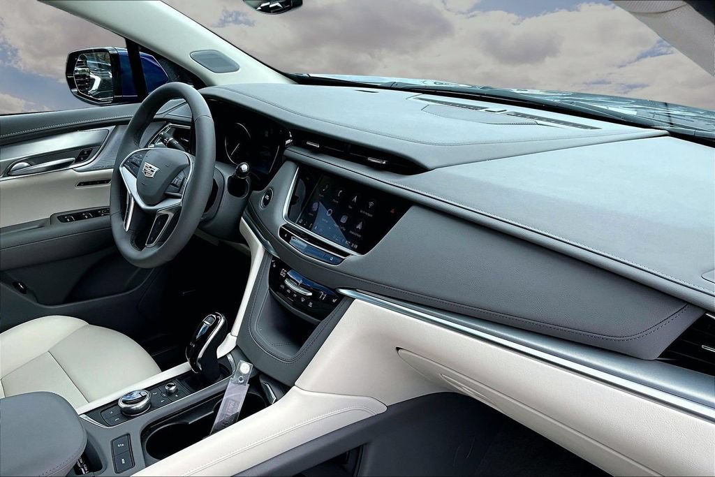 Certified 2025 Cadillac XT5 Premium Luxury FWD image 26