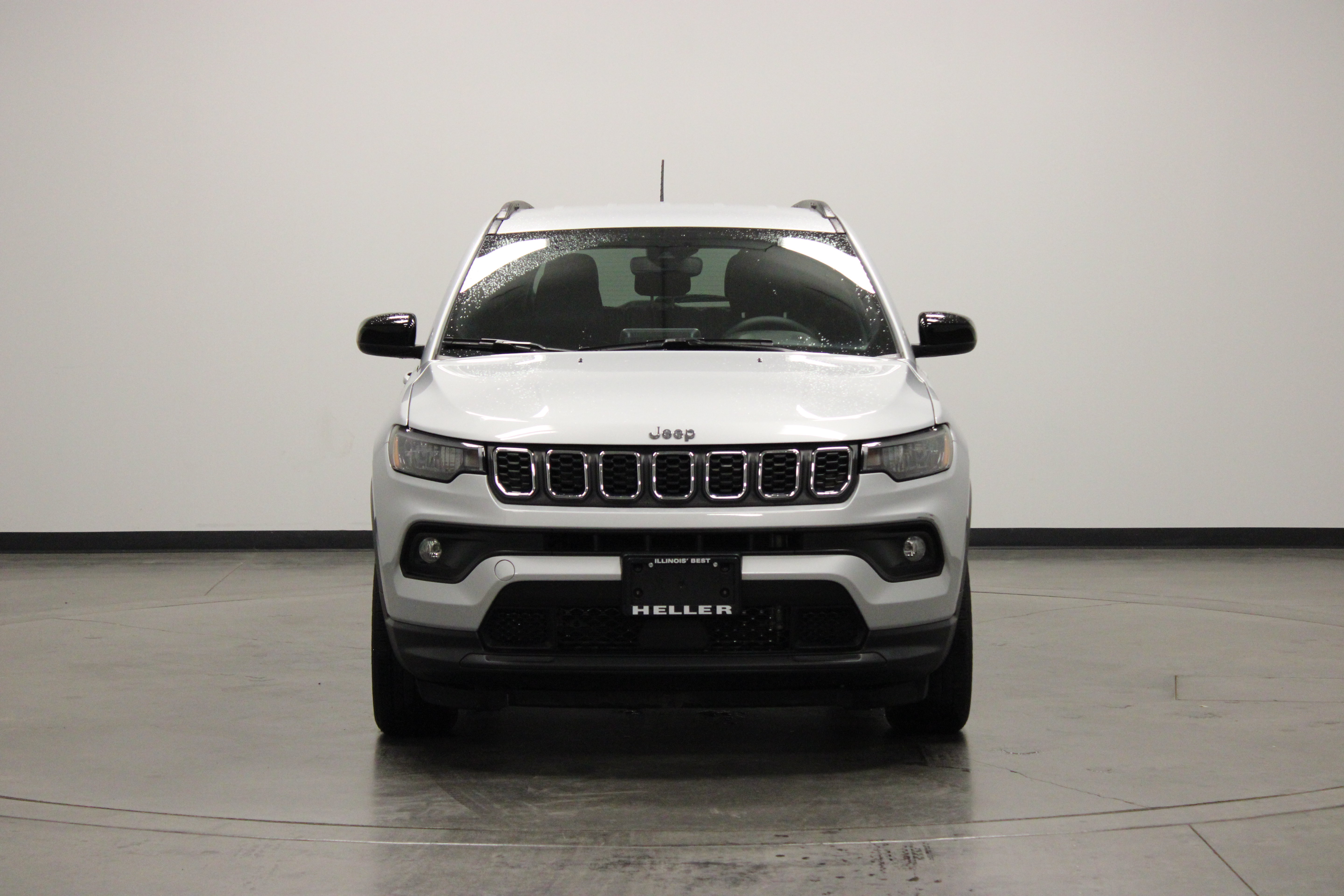 Used 2025 Jeep Compass Latitude AWD/4WD image 3