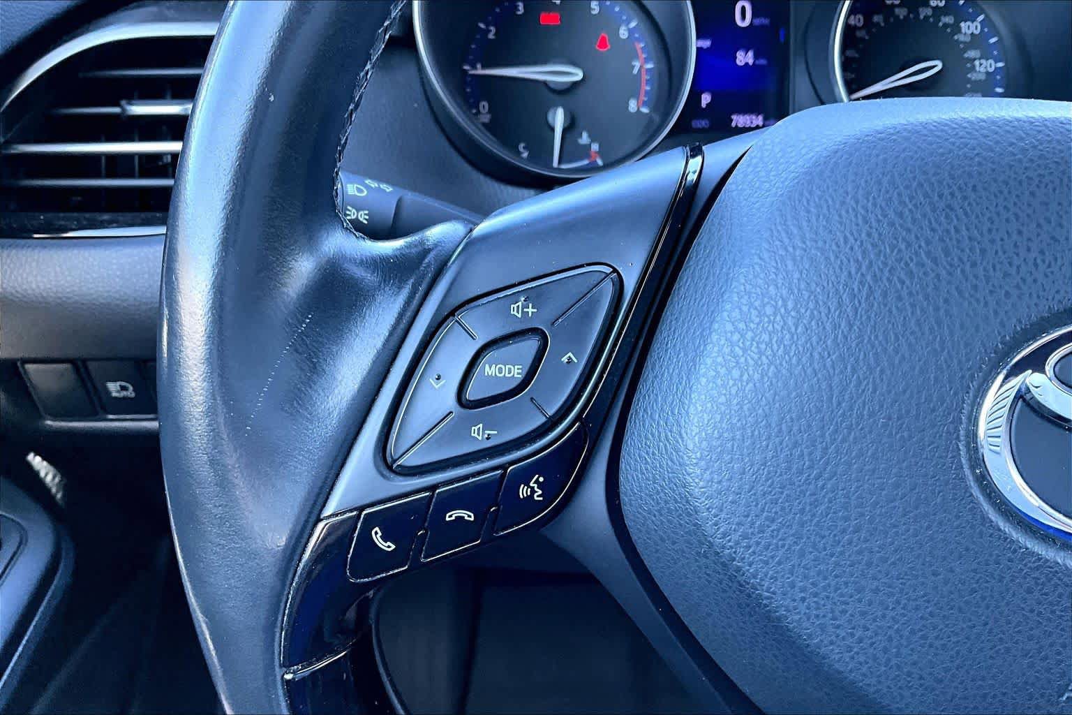 Used 2018 Toyota C-HR XLE FWD image 23