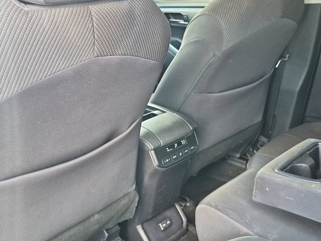 Used 2022 Toyota Highlander LE FWD image 12